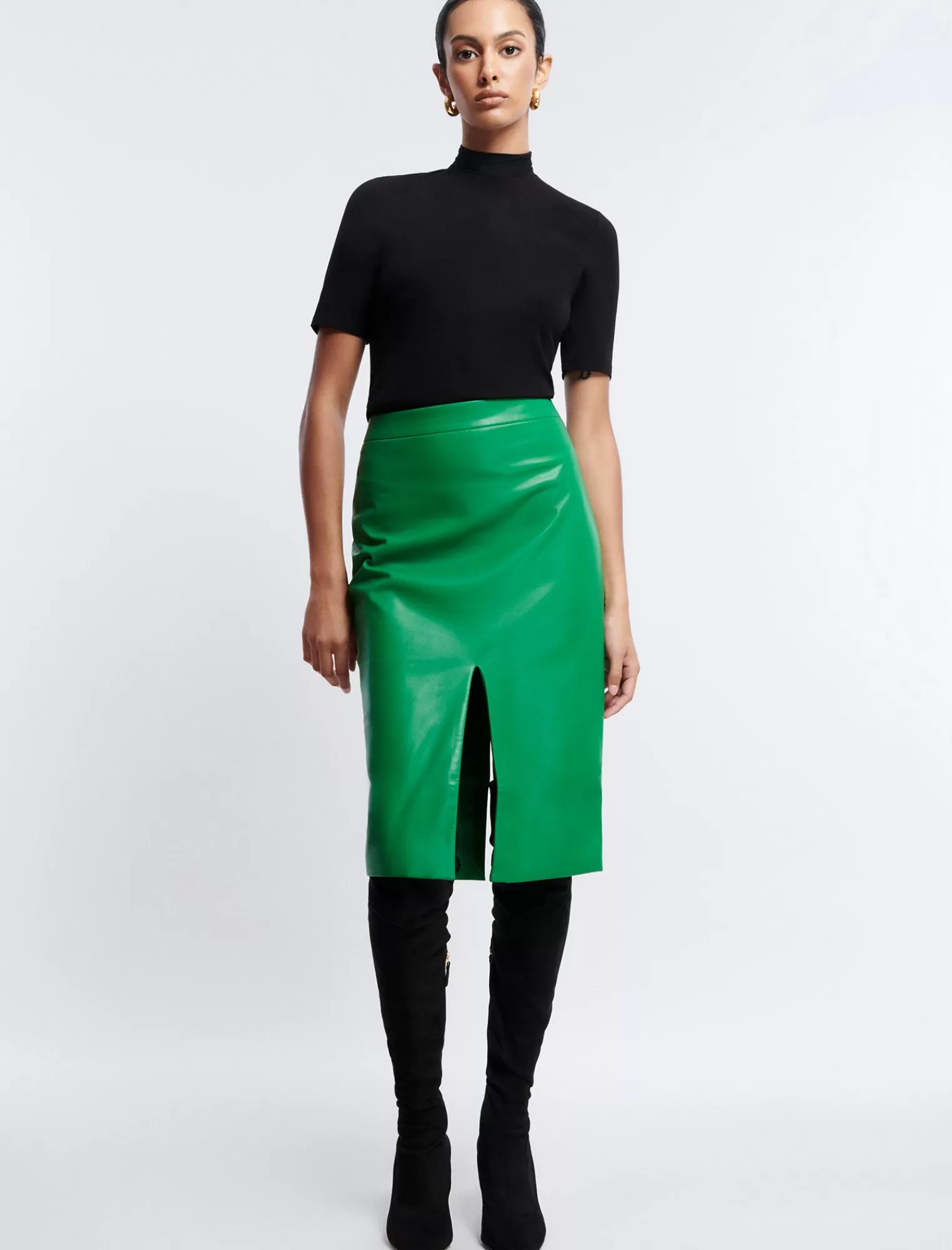 Shop BCBGMAXAZRIA Falda Midi Confeccionada En Piel Sintetica Con Abertura Delantera Verde Esmeralda