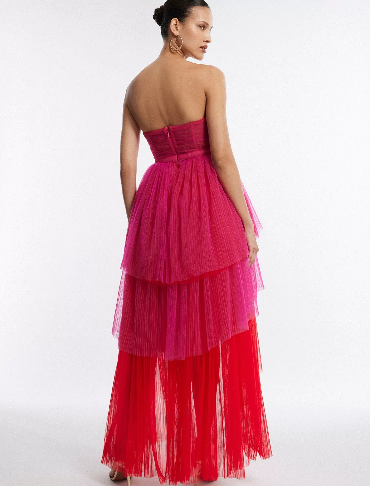 New BCBGMAXAZRIA Vestido Palabra De Honor De Tul Asimetrico "Flora". Frambuesa