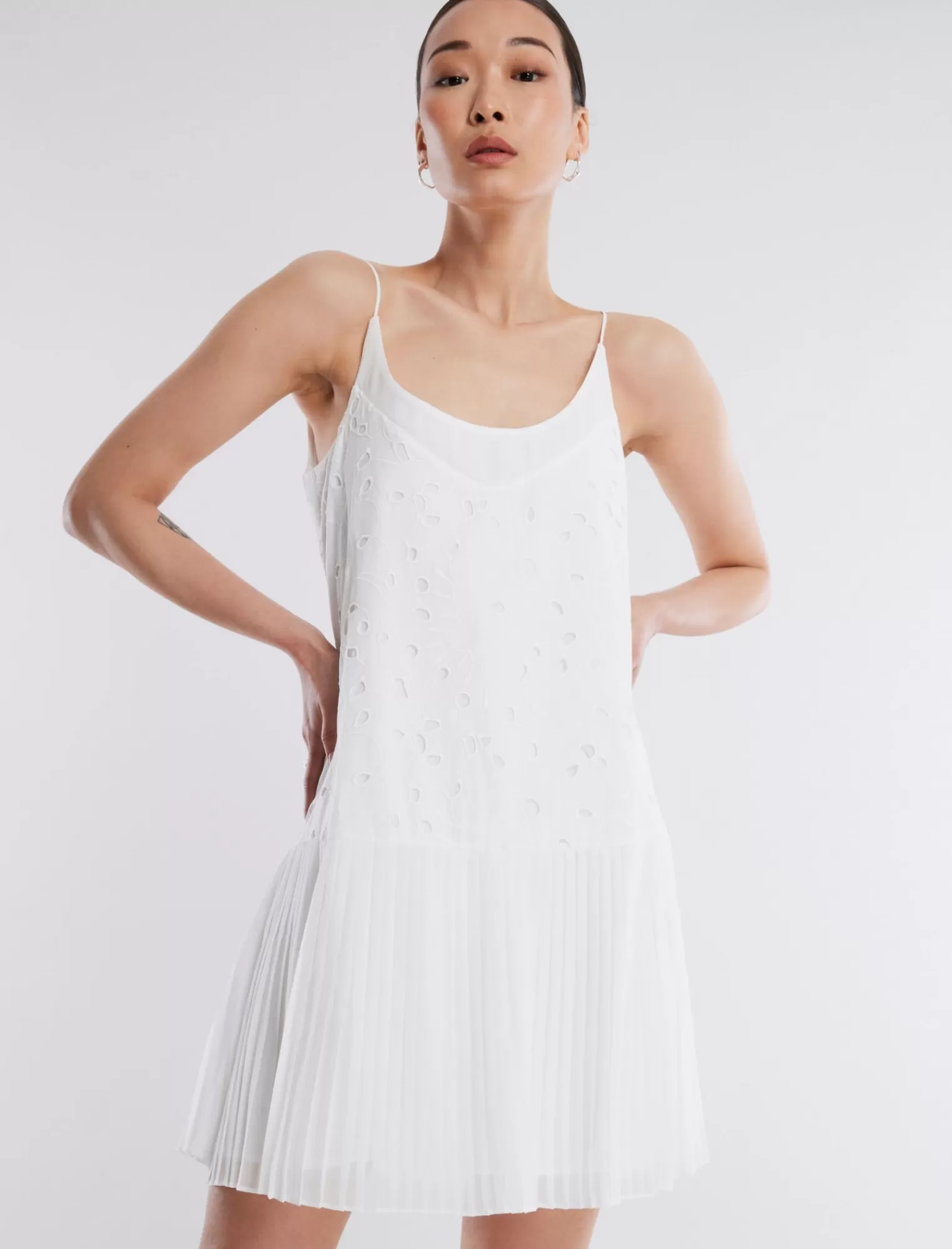 Shop BCBGMAXAZRIA Vestido Pantalones Guthrie Blanco