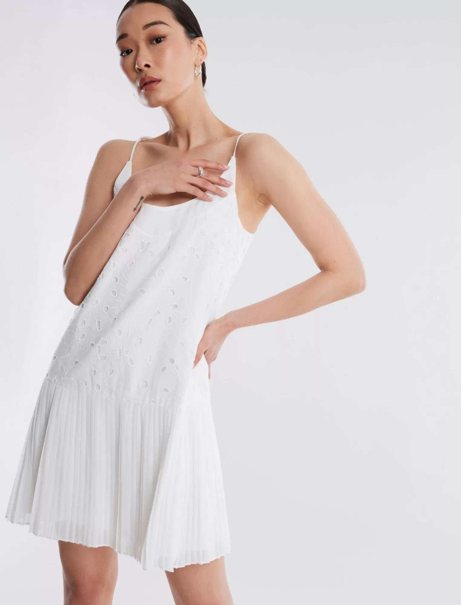 Shop BCBGMAXAZRIA Vestido Pantalones Guthrie Blanco