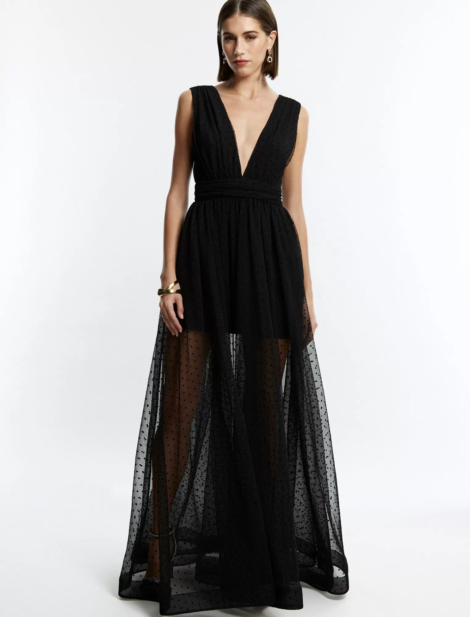 Shop BCBGMAXAZRIA Vestido Plisado Amal Con Escote Pronunciado Negro